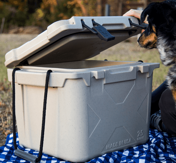 25 Quart Ice Chest Cooler with drain plug - Perfect all purpose cooler for sporting events, camping, fishing or tailgating